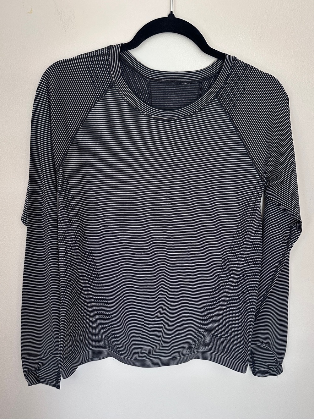Athleta Momentum long sleeve shirt black tan striped size XL